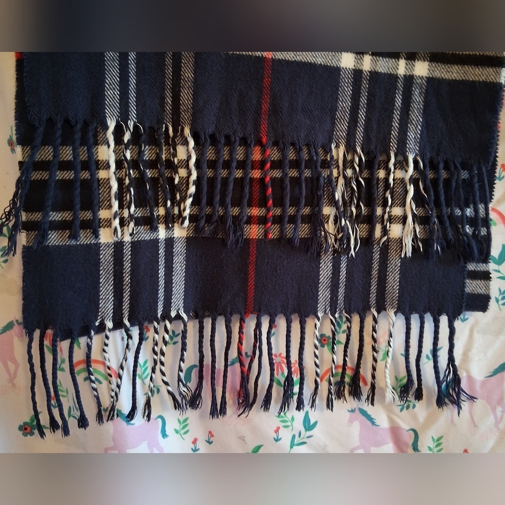 EUC Burberry Scottish Cashmere Navy & White Nova Plaid Casual Unisex Scarf Wrap - Picture 6 of 7